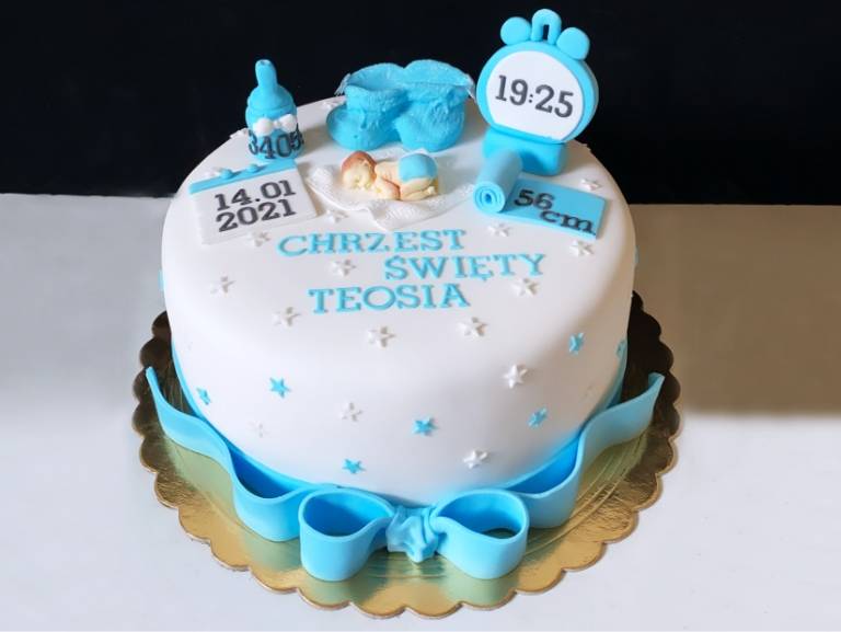 biało-niebieski tort chrzcinowy